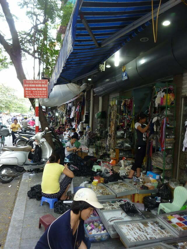 Marché dans la rue - Hanoï Vietnam