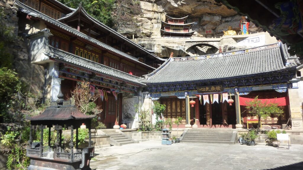 Shaxi - Temple suspendu de Baoxiang